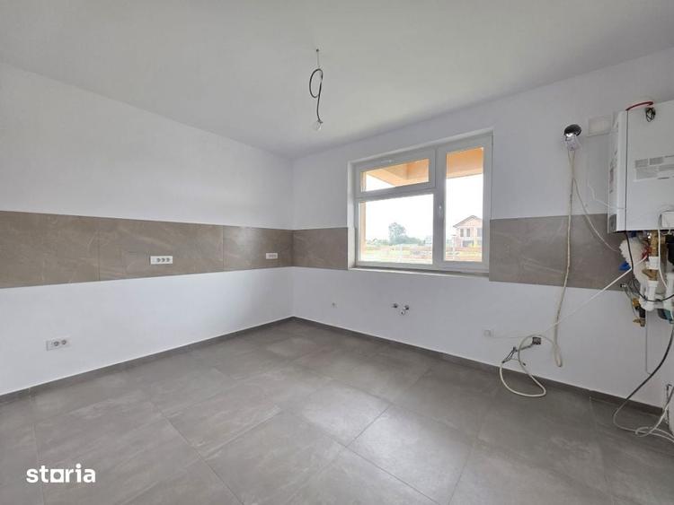 Casă cu 3 camere cu Teren 250 Mp în Stupini