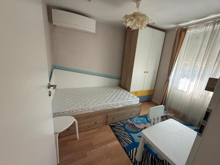 Apartament cu 3 camere semidecomandat în Cotroceni