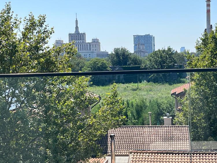 Apartament cu 2 camere decomandat în P-ta Presei Libere