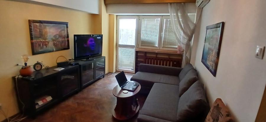 Apartament cu 3 camere semidecomandat, mobilat în Victoriei