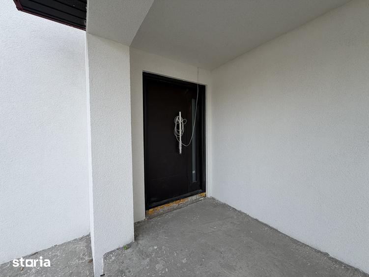Casă cu 6 camere cu Teren 965 Mp în Brănești