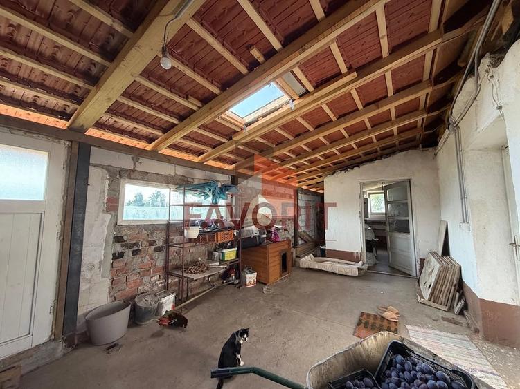 Casă cu 4 camere cu Teren 1514 Mp în Ianova