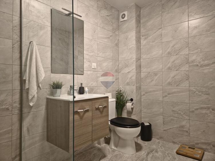 Apartament cu 3 camere decomandat, mobilat în Splaiul Unirii