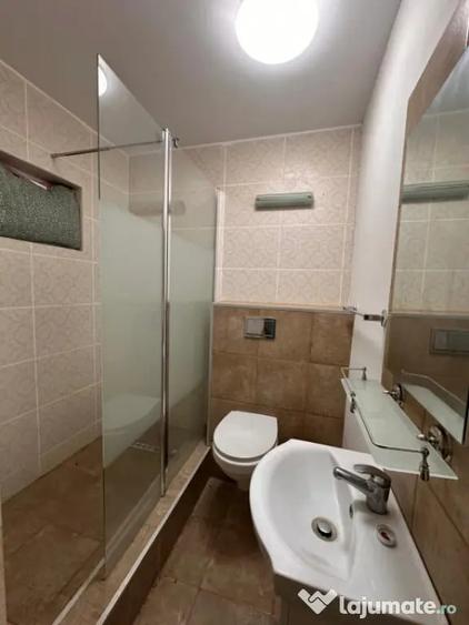 Casă cu 5 camere cu Teren 750 Mp în Central