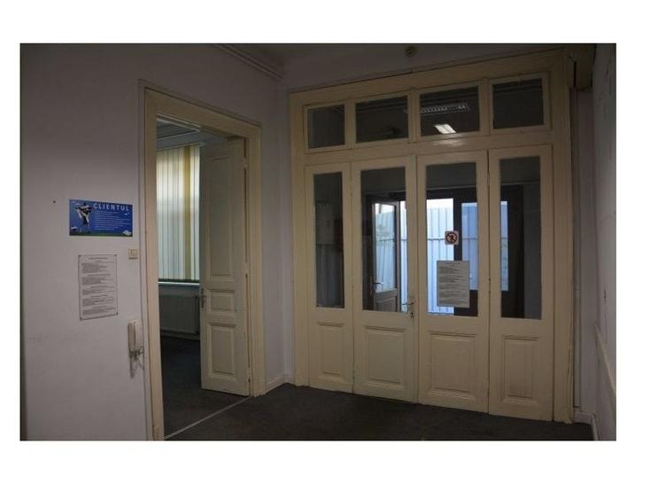 Casă cu 9 camere cu Teren 170 Mp în Vitan