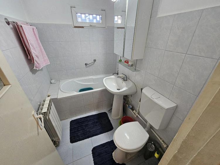 Apartament cu 3 camere semidecomandat în Țiglina 3