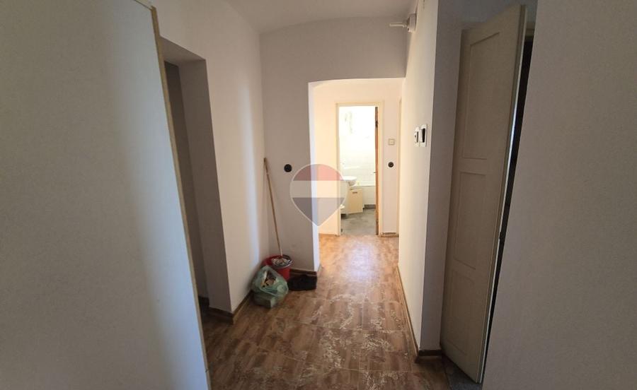 Apartament cu 3 camere decomandat, mobilat în Republicii