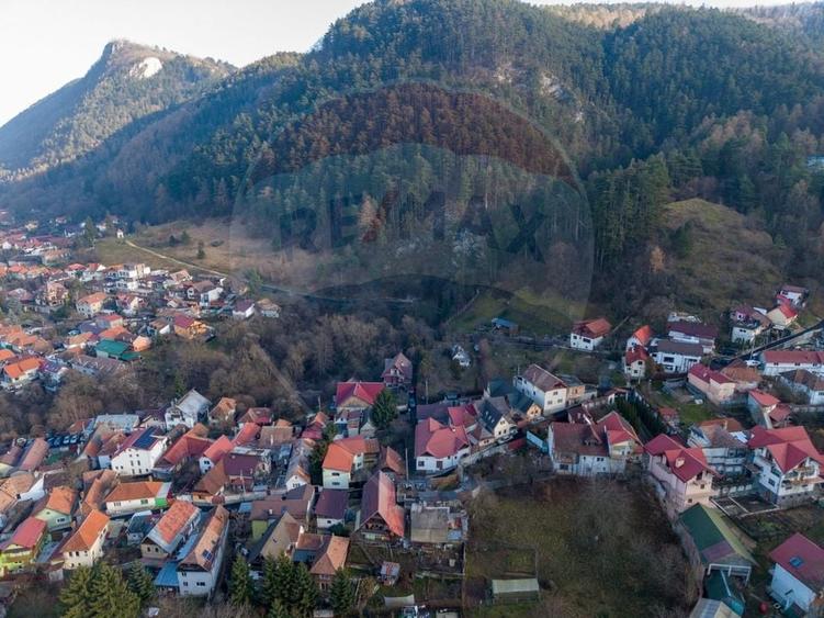 Casă cu 3 camere cu Teren 1498 Mp în Schei