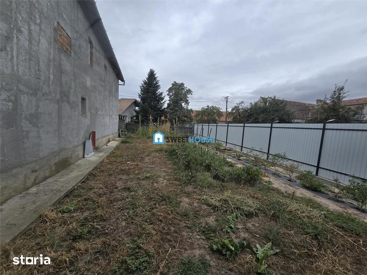 Casă cu 8 camere cu Teren 3000 Mp în Beclean