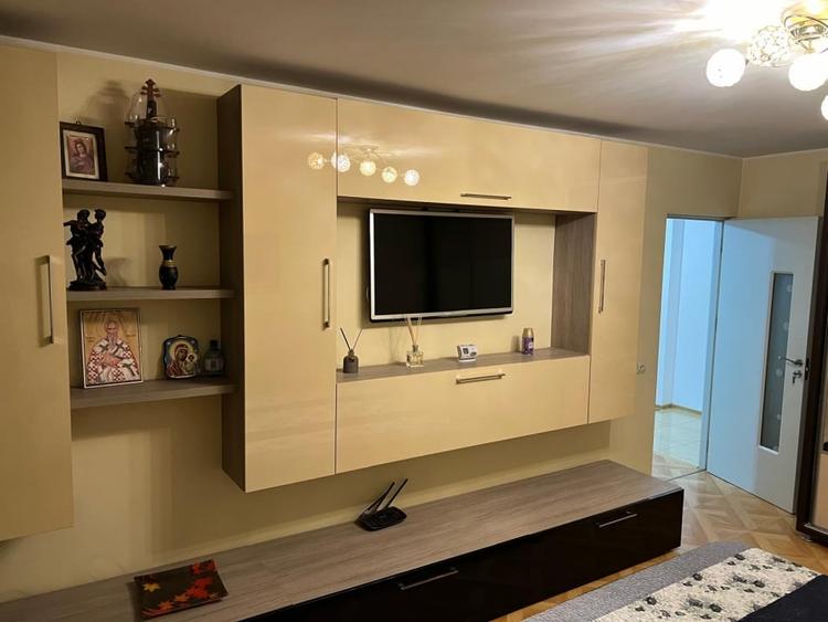 Apartament cu 2 camere decomandat, mobilat în E3