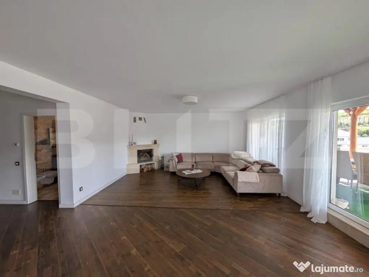 Apartament cu 4 camere semidecomandat în Florești