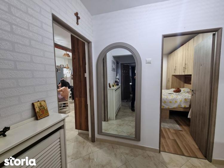 Apartament cu 3 camere decomandat, mobilat în Mioriței