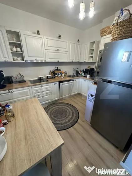 Apartament cu 3 camere decomandat în Plopilor