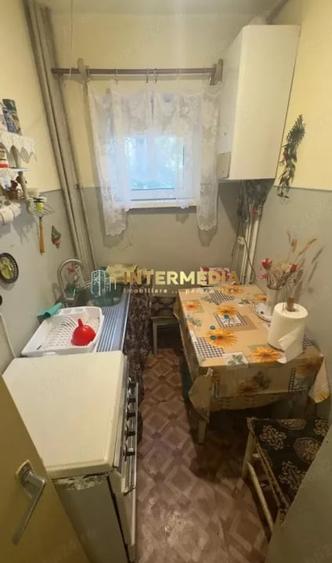 Apartament cu 3 camere nedecomandat, mobilat în Cetate