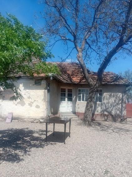 Casă cu 4 camere în Cermei