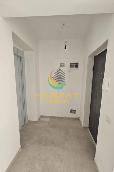 Penthouse cu 3 camere semidecomandat în Splaiul Unirii