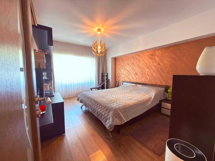 Apartament cu 3 camere decomandat în Nicolina