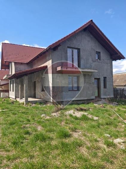 Casă individuală cu 5 camere cu Teren 570 Mp în Nord-Vest