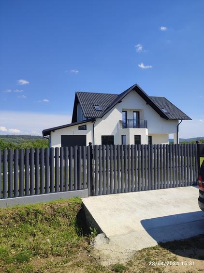 Casă cu 4 camere în Dărmănești