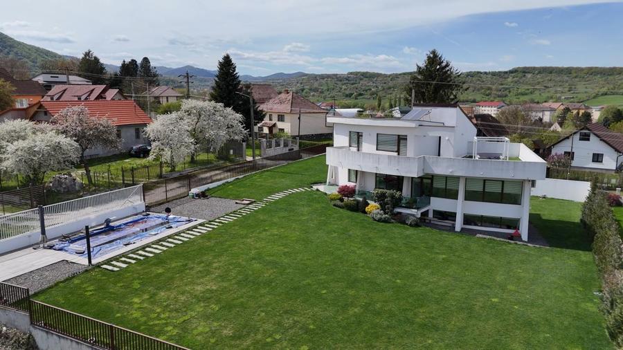 Vila de lux 5 camere +1500mp teren Cisnadie - 18