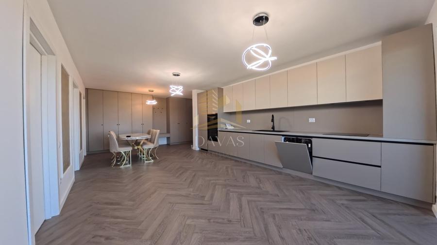 Apartament cu 3 camere semidecomandat, mobilat în Sopor