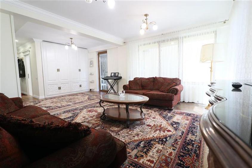 Apartament cu 3 camere decomandat, mobilat în Centru Civic