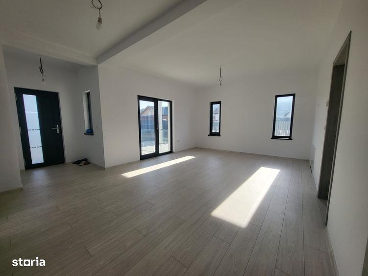 Casă cu 3 camere cu Teren 270 Mp în Hemeiuș