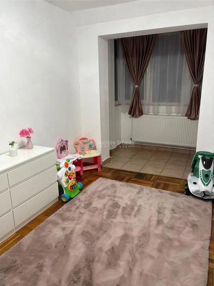Apartament cu 3 camere decomandat în Fortuna