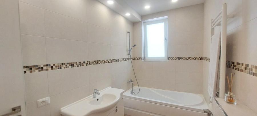 Casă individuală cu 4 camere cu Canalizare în Nord