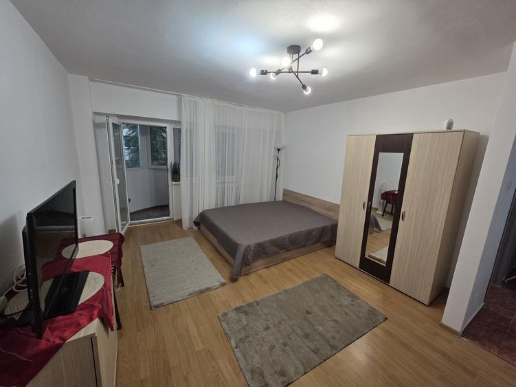 Garsonieră decomandată în Tei