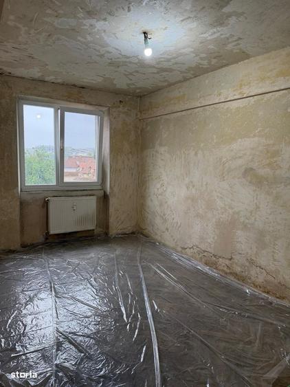 Apartament cu 3 camere semidecomandat în Domenii