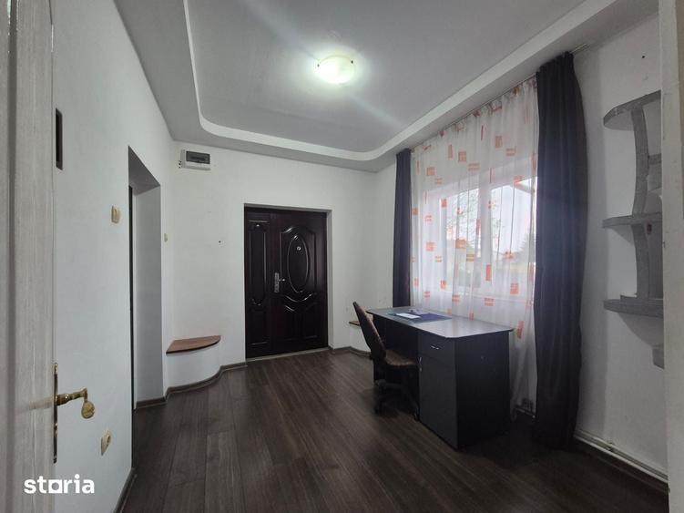 Casă cu 3 camere cu Teren 400 Mp în Central