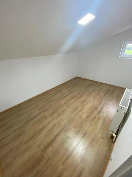 Apartament cu 3 camere semidecomandat în Dâmbovița