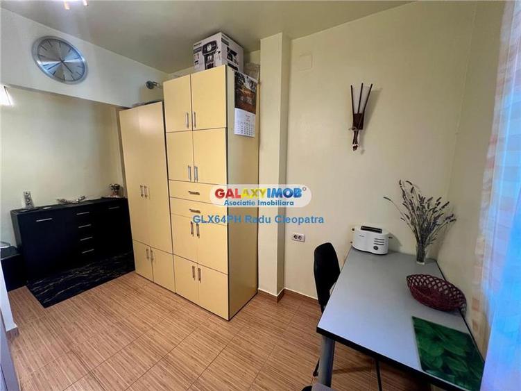 Apartament cu 3 camere semidecomandat, mobilat în Nord