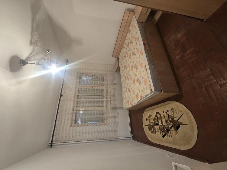 Apartament cu 4 camere decomandat în Central