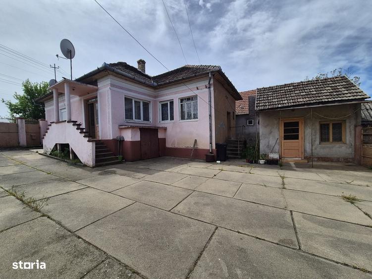 Casă cu 3 camere în Covăsinț