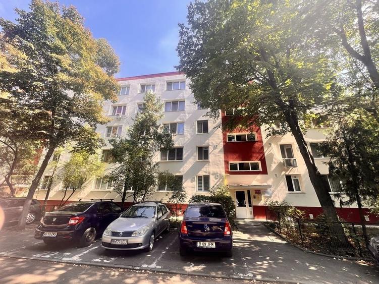 Apartament cu 3 camere decomandat în Giurgiului