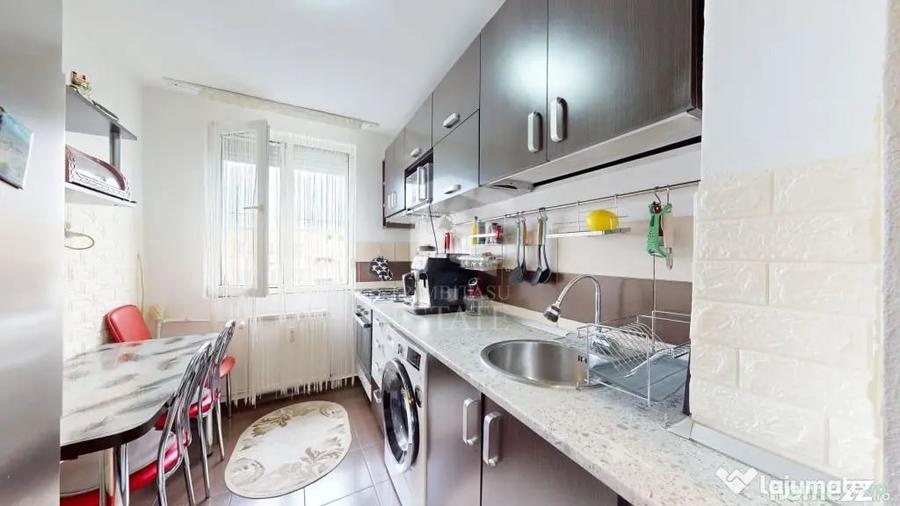 Apartament cu 3 camere semidecomandat în Colentina