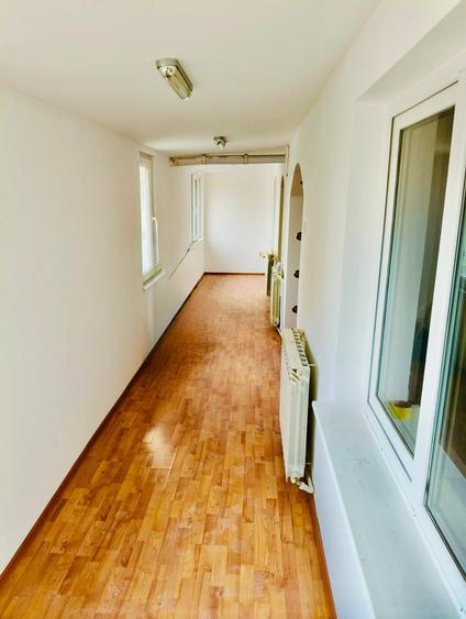 Apartament cu 4 camere semidecomandat în Micro 39