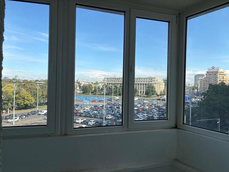 Apartament cu 3 camere decomandat în P-ța Victoriei