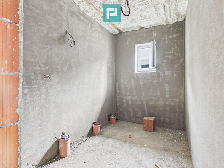 Duplex cu 4 camere cu Canalizare în Nojorid