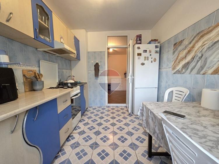 Apartament cu 2 camere decomandat, mobilat în Central