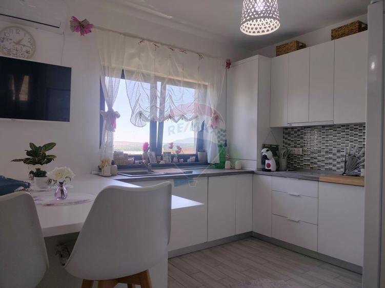 Casă cu 3 camere cu Teren 256 Mp în Nazna