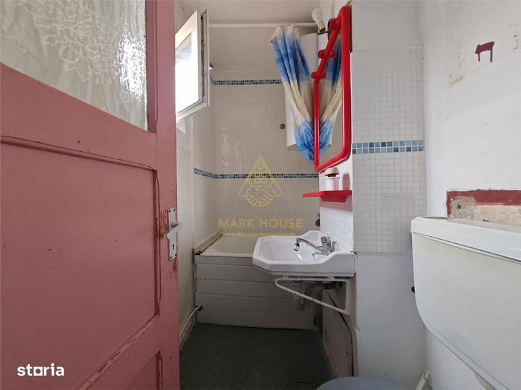 Apartament cu 3 camere de vanzare, zona Milcov - 2