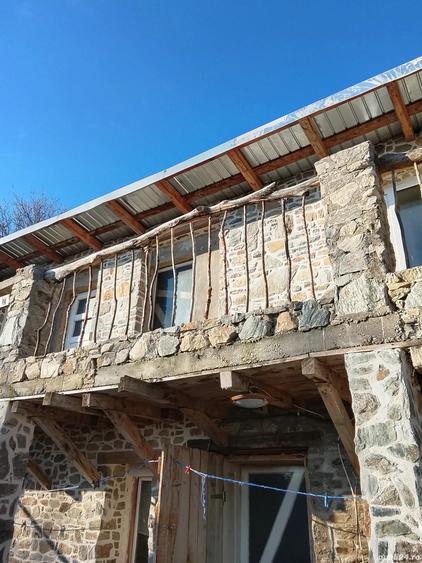 Cas de vinzare in Ocna Sibiului din piatr anul construc?iei 2019 . - 3