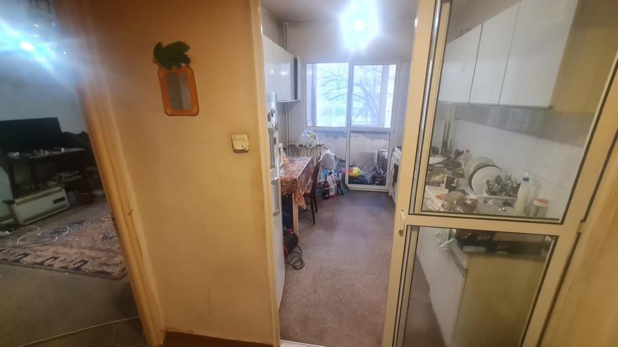 Vanzare apartament 3 trei camere  decomandat -Colentina  ,Aleea SinaiaA - 3