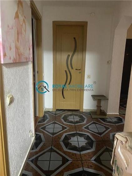 Royal Imobiliare - Vanzare Apartament zona 9 Mai - 9