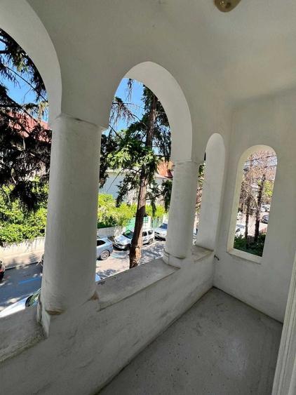 Vila Capitale, pentru birouri sau activitati comerciale, in curs de renovare - 1