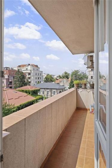 Penthouse cu 6 camere decomandat, mobilat în Aviatorilor