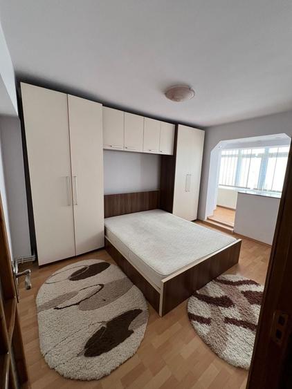 Apartament cu 3 camere decomandat în Ștefan cel Mare